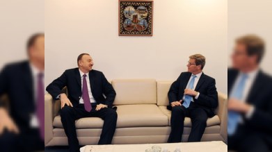 İlham Əliyev Azərbaycana təzyiq edən alman nazirlə görüşdü