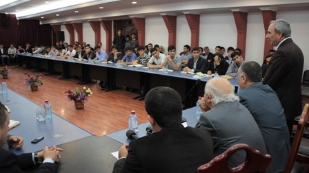 Tanınmış türk şairi azərbaycanlı gənclərlə görüşüb
