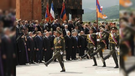 Ermənilər Xankəndində hərbi parad keçirdilər - FOTO