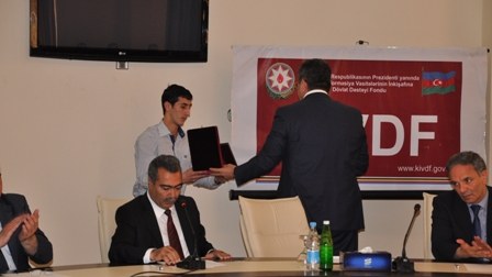 Vüqar Səfərli və icra başçısı 22 jurnalistə pul mükafatı verdi – SİYAHI