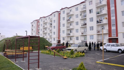 Bakı merinin yeni binalardan mənzil alanlar barədə dediklərinə etiraz edildi