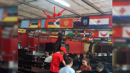 Azərbaycan diasporu qondarma “DQR”in bayrağını Lvovdan yığışdırtdırıb