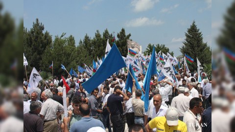 İctimai Palata Rəsulzadənin abidəsinə doğru yürüş təşkil edib