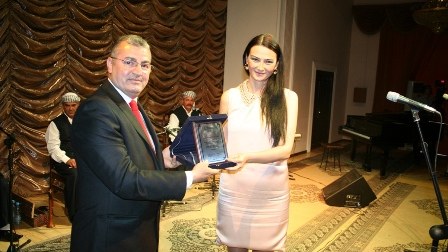 Deputat xüsusi mükafata layiq görülüb