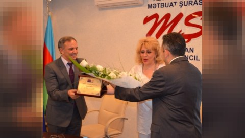 «Həqiqətə xidmətlərinə görə» mükafatı xanım baş redaktora verildi - FOTO
