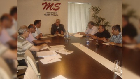 Mətbuat Şurasında «Reket jurnalistlər”in məsələsinə baxıldı