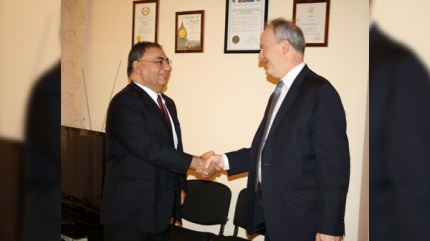 Asim Mollazadə Qafqazın gələcəyi ilə bağlı çıxış edib
