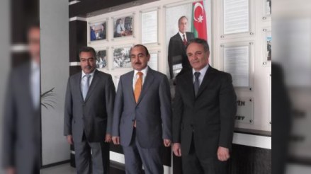 Əli Həsənov baş redaktorlarla görüşüb