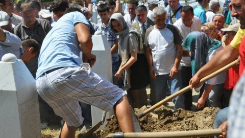 Azərbaycanlı deputat Serebrenitsa soyqırımını qınama tədbirlərində  - FOTOLAR