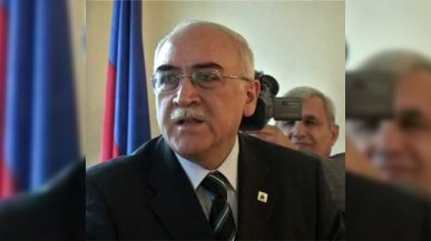 İsa Qəmbər Gürcüstana gedir