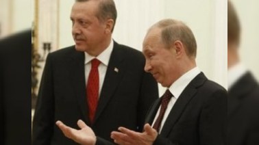 Putinin Əhməd Davudoğluna əl jesti narazılıq doğurdu - VİDEO