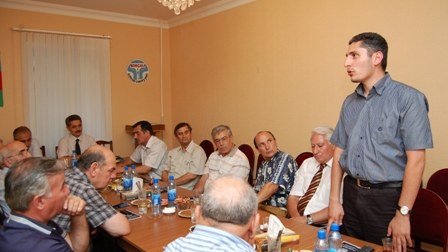 Qardaşı İsaxan Aşurovun vəsiyyətindən danışıb