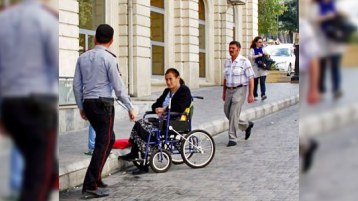 “Bakıda əlillər küçələrə çıxmağa qorxurlar” - Əlil İttifaqının sədri