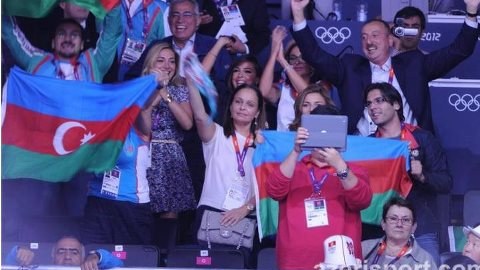 İlham Əliyev və ailəsi Olimpiadada güləşi izləyib - FOTO