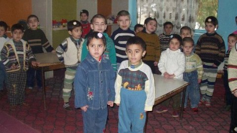 Uşaq evindən çıxan gənclər müəmmalı həyata qədəm qoyurlar - PROBLEM