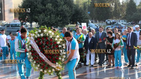 İdmançılarımızın Olimpiadadan qayıdışından FOTOLAR