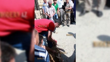 Atası Ramil Səfərova gətirilən qurbanları uşaq evlərinə verdi