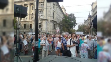 Ermənilər Macarıstanda Ramil Səfərovun əleyhinə aksiya keçirib – FOTOLAR