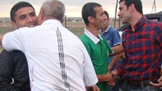İranın həbsdən buraxdığı şairlər Bakıda