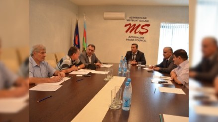 Mətbuat Şurasında “Əsrin kirpiləri” qəzetindən şikayətə baxılıb