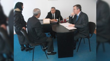 Deputat seçicilərin problemlərini dinləyib