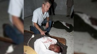 Qəddafinin meyiti ilə “oynayan” öldürülmüş ABŞ səfiri - İKİ FOTO