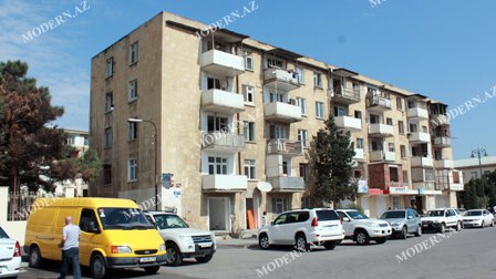 "Gənclik"də iki yaşayış binası sökülür - FOTOLAR