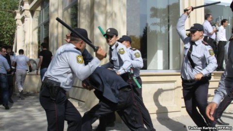 Bakıda dindarlarla polis arasında qanlı toqquşma - FOTOLAR-YENİLƏNİB
