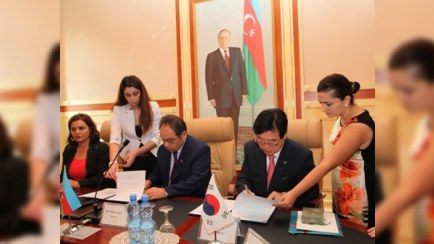Türkiyəli azərbaycanlı rektor Bakıya gəldi, BDU ilə müqavilə imzaladı - FOTO