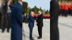 Prezident İslam Kərimovu qarşıladı
