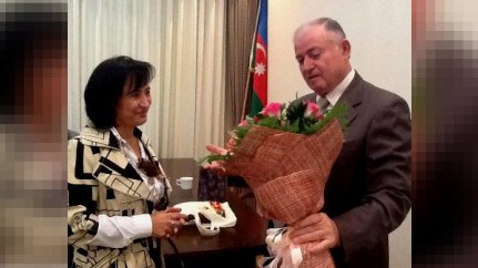 Namiq Abbasov jurnalisti təbrik edib - FOTO