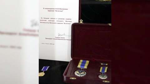 Müslüm Maqomayevin şəxsi əşyaları Araz Ağalarovun pavliyonunda - FOTOLAR
