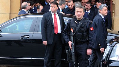 Baş nazirlikdə atışma: Ərdoğanın da olduğu binada 3 dəfə atəş açılıb