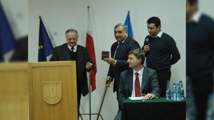 Xəzər rayonunun icra başçısına Polşada medal verilib - FOTOLAR