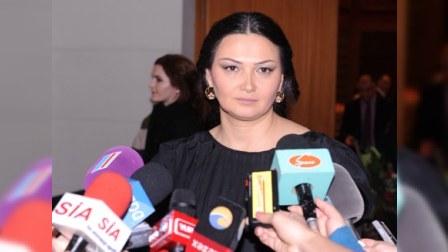 Qənirə Paşayeva: “Minlərlə insanın gələcəyi zərbə altındadır”
