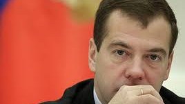 Medvedev yenidən prezident ola biləcəyini istisna etməyib