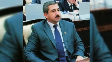 Deputat jurnalistləri "qalstuksuz” söhbətə çağırdı 