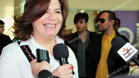 Gülər Əhmədova eks-köməkçisinin tədbirinə qardaşı ilə gəldi, çıxış etdi - FOTOLAR