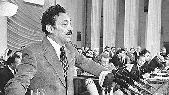 “Bir də görürdün ki, evimizə atamın gözlənilməz qonaqları gəldi” - İsmayıl Şıxlının oğlu “Köhnə ev”ləri haqda - LAYİHƏ