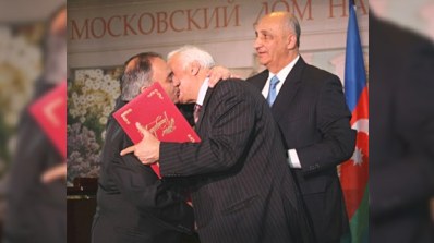 Moskvadakı "Ocaq" cəmiyyətinin sədri Söyün Sadıqovu görüşə çağırdı: "Onda liderlik bacarığı çox azdır" 