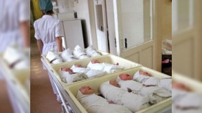 Ermənistan təşviş içində: nikah və doğum azalıb