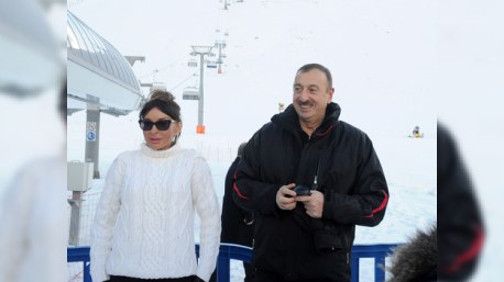 İlham Əliyev və xanımı Qusarda xizək sürdü - FOTOLAR