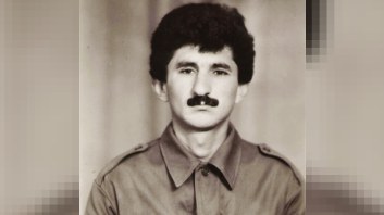 Jurnalist Rey Kərimoğlu 11 əsgəri axtarır