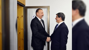 İlham Əliyev Əhməd Davudoğlu ilə görüşüb