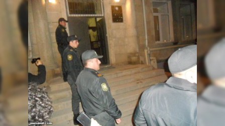 Təcridxanaya aparılan Gülər Əhmədovanı həbs anından FOTOLAR