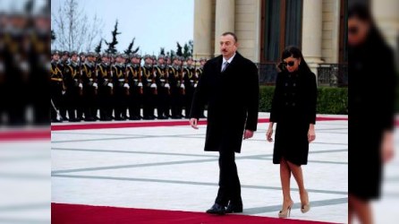 İlham Əliyev və xanımı Saakaşvilini qarşıladı - FOTOLAR