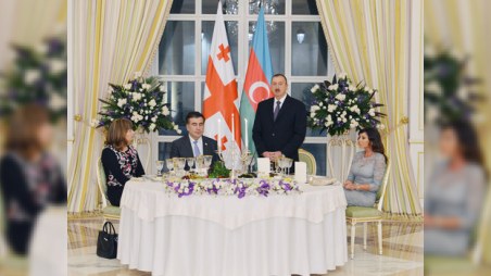 Saakaşvilinin şərəfinə ziyafət verilib - FOTOLAR