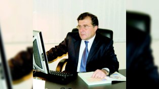 Təhsil Nazirliyinin dərslik müəllifi TQDK-ya üsyan etdi: “Bizə qara yaxanlar TQDK-nın divarları arxasında gizlənirlər”