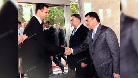 Bir şəklin tarixçəsi: Bəşər Əsəd Azərbaycan Milli Məclisində
