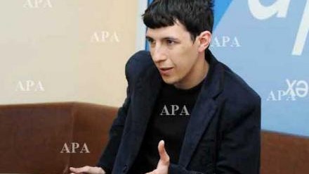 Siyasi Sənədlər Arxivinin direktoru Elçibəyin oğlunu yanına dəvət etdi